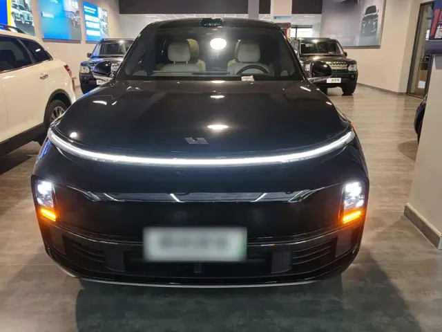Li Auto L9 — Фото автомобиля 2