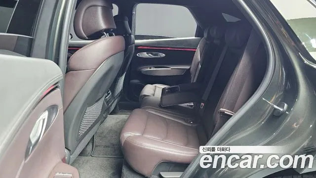 Genesis GV70 — Фото автомобиля 16