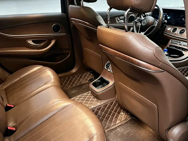 Mercedes-Benz E-Class — Фото автомобиля 12