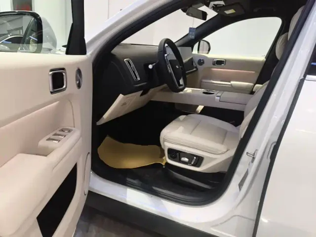 Li Auto L7 — Фото автомобиля 15