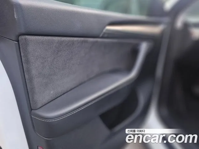 Tesla Model Y — Фото автомобиля 14