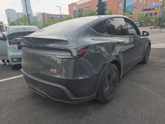 Tesla Model Y — Фото автомобиля 6