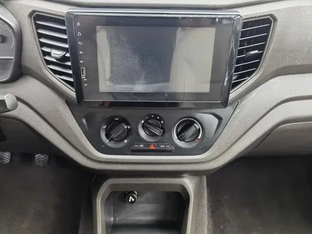 Wuling Hongguang V — Фото автомобиля 12