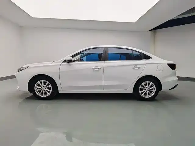 Roewe i5 — Фото автомобиля 17