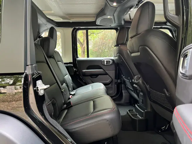 Jeep Wrangler — Фото автомобиля 16
