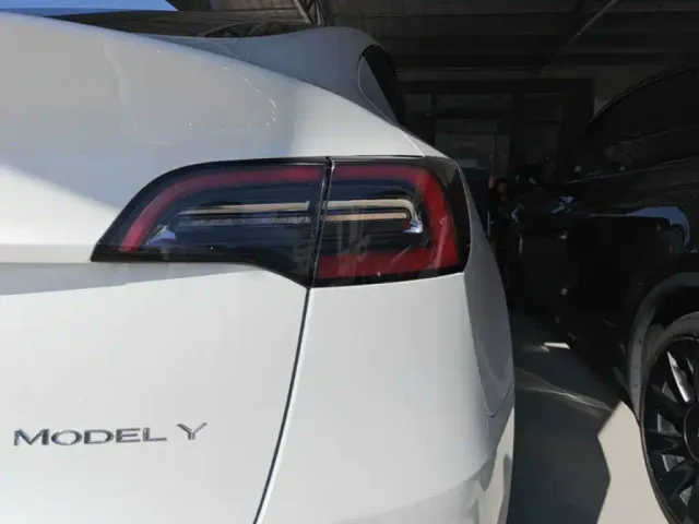 Tesla Model Y — Фото автомобиля 7