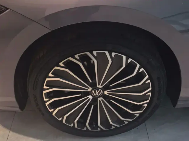Volkswagen Passat — Фото автомобиля 4