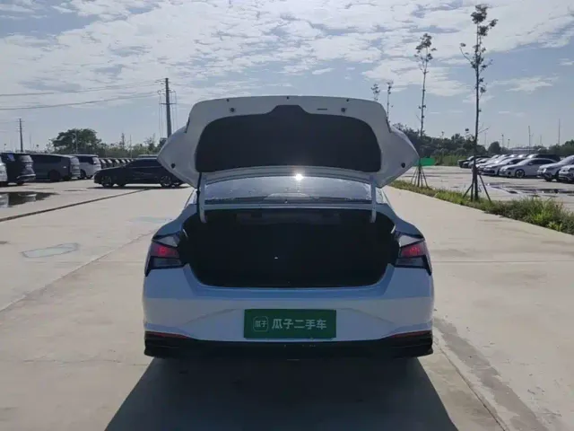 Hyundai Elantra — Фото автомобиля 18