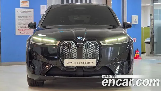 BMW iX — Фото автомобиля 3