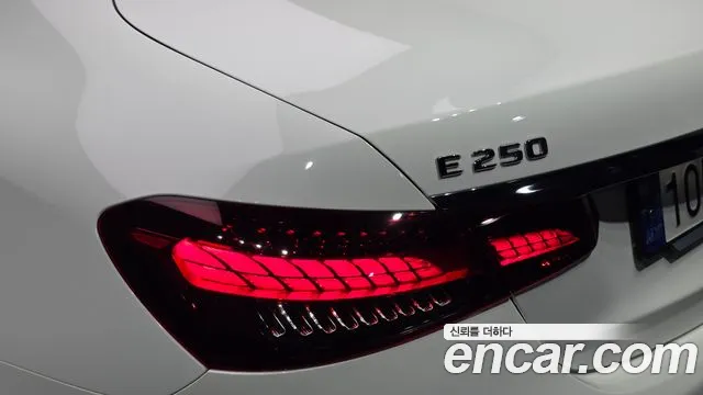Mercedes-Benz E-Class — Фото автомобиля 23