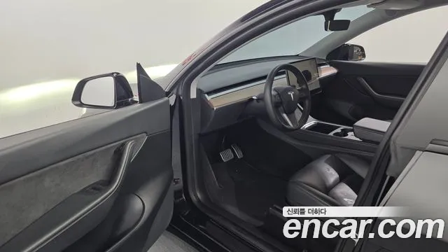 Tesla Model Y — Фото автомобиля 10
