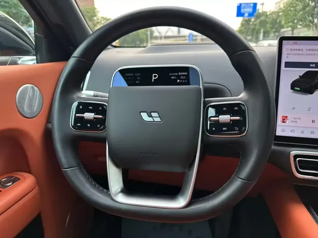 Li Auto L8 — Фото автомобиля 13