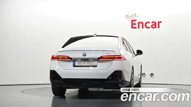 BMW 5-Series — Фото автомобиля 4