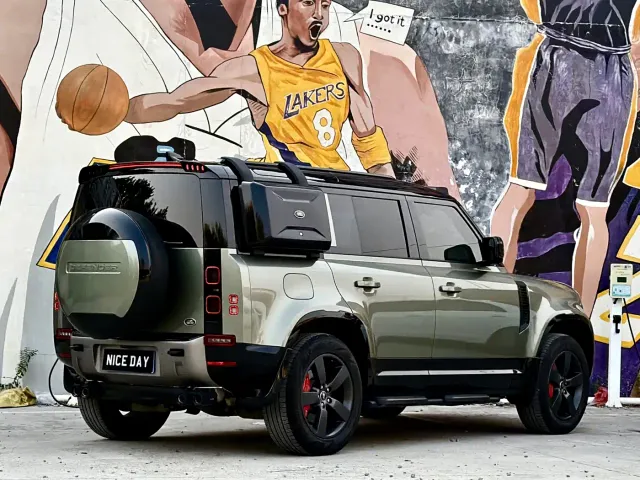 Land Rover Defender — Фото автомобиля 4