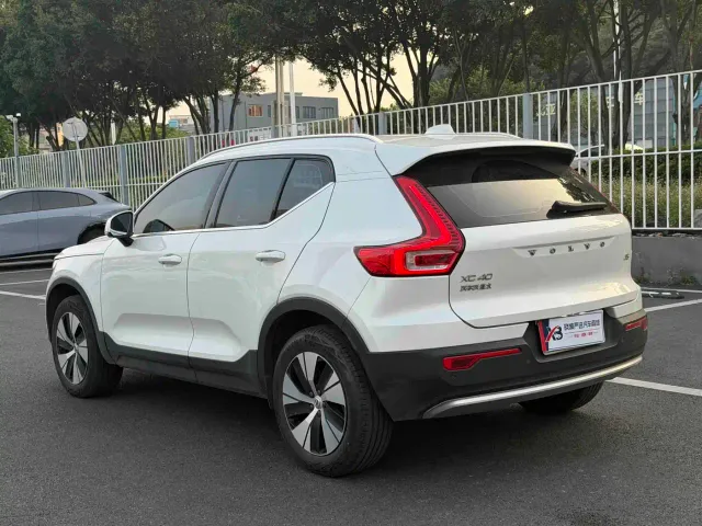 Volvo XC40 — Фото автомобиля 13