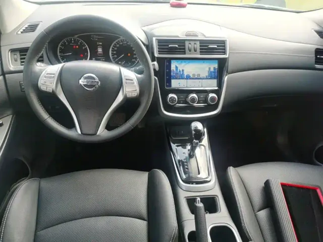 Nissan Tiida — Фото автомобиля 9