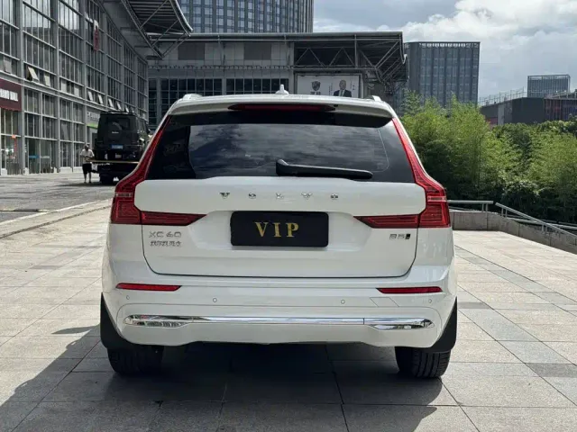 Volvo XC60 — Фото автомобиля 4