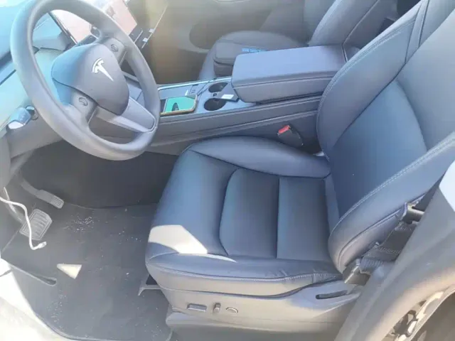 Tesla Model Y — Фото автомобиля 14