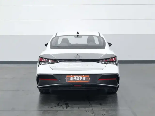 Hyundai Elantra — Фото автомобиля 4