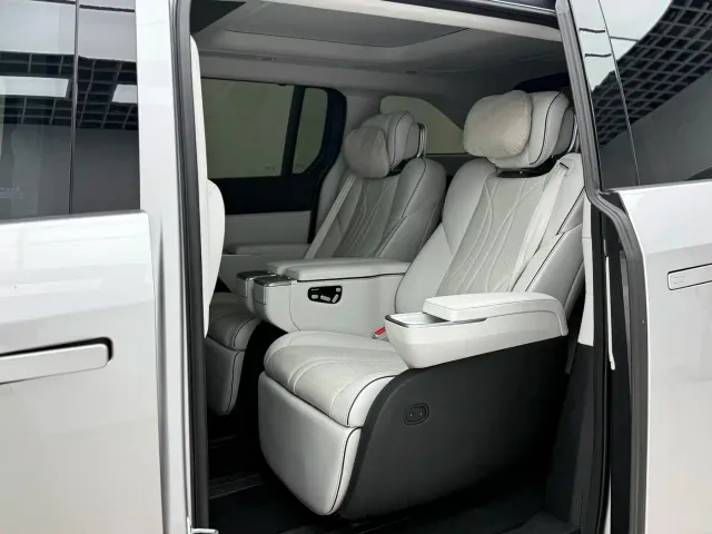Xpeng X9 — Фото автомобиля 6