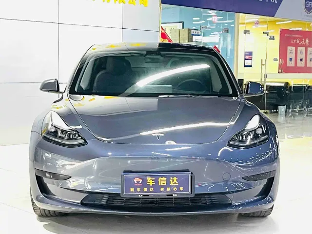 Tesla Model 3 — Фото автомобиля 2