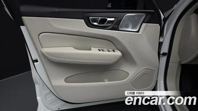 Вольво XC60 — Фото автомобиля 24
