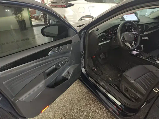 Volkswagen Passat — Фото автомобиля 15