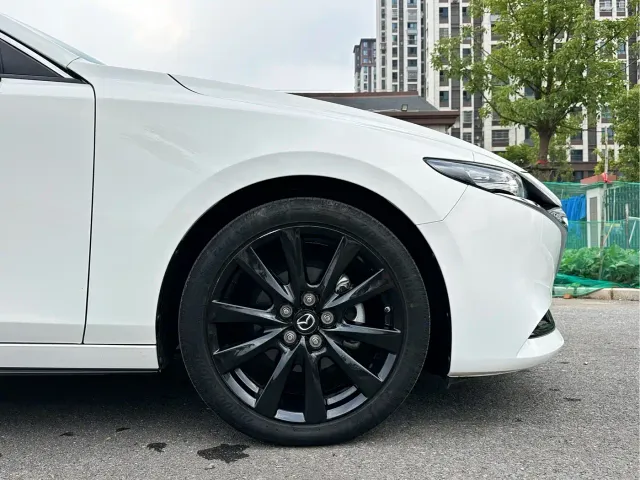 Mazda Axela — Фото автомобиля 8