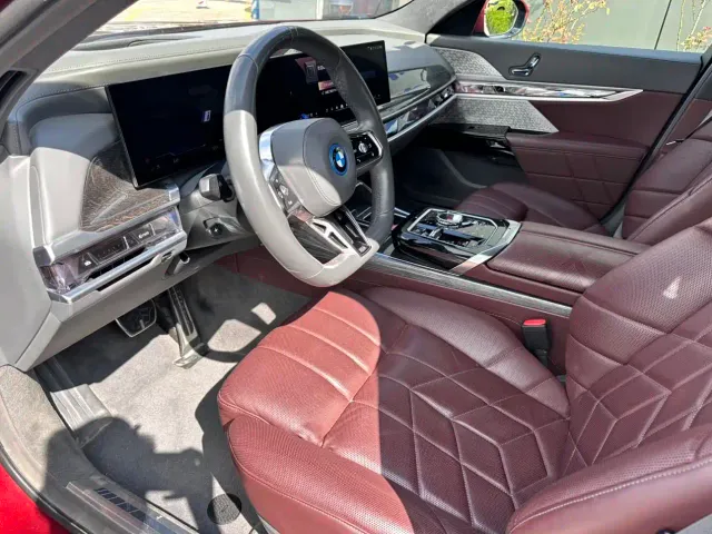 BMW i7 — Фото автомобиля 2