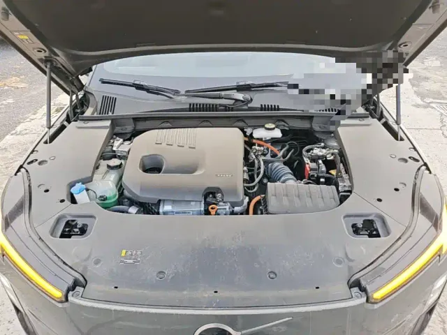 Volvo XC70 Plug-in Hybrid — Фото автомобиля 19