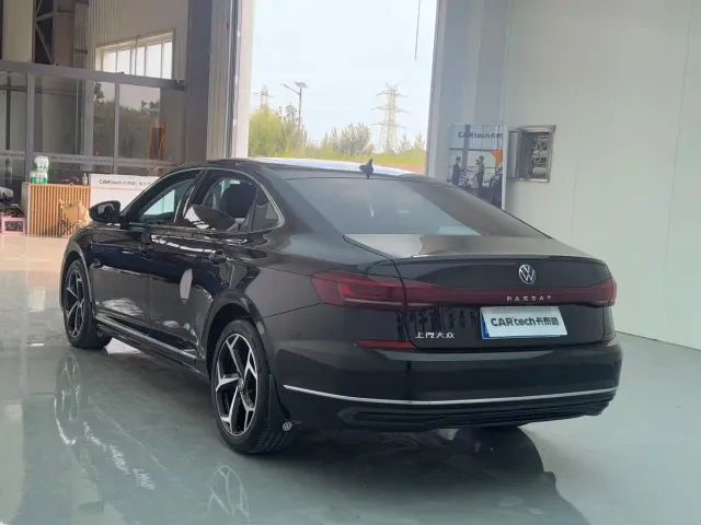 Volkswagen Passat — Фото автомобиля 10