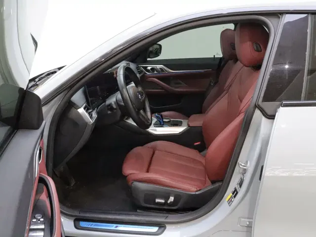 BMW i4 — Фото автомобиля 11