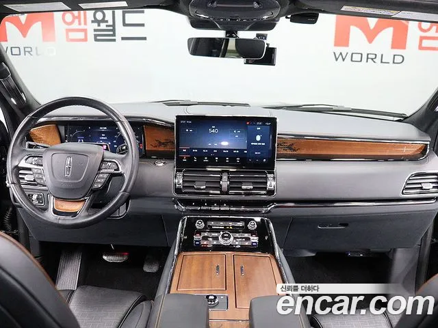 Lincoln Navigator — Фото автомобиля 7