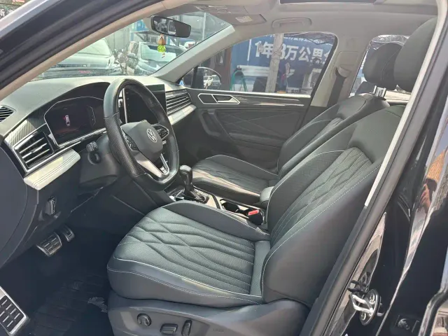 Volkswagen Tiguan L — Фото автомобиля 9