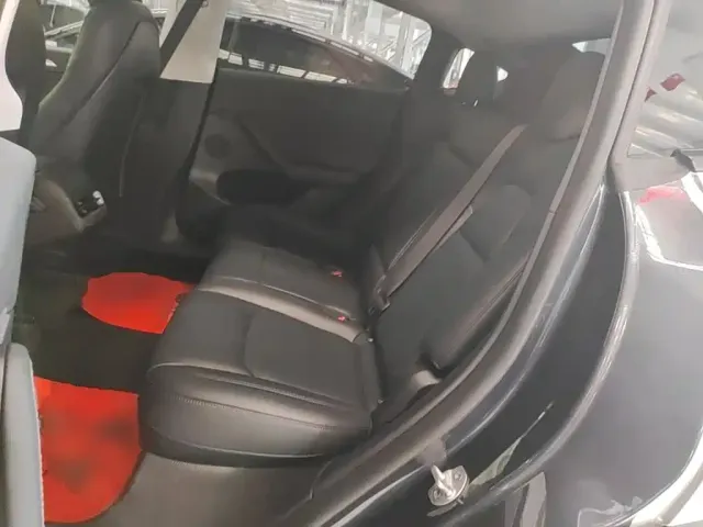 Tesla Model Y — Фото автомобиля 16