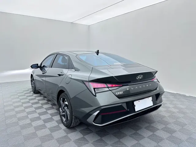 Hyundai Elantra — Фото автомобиля 4