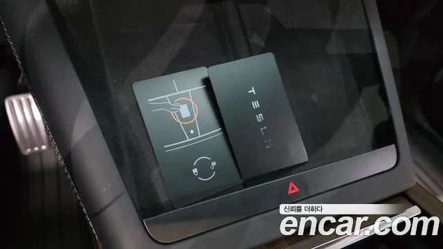 Tesla Model X — Фото автомобиля 7
