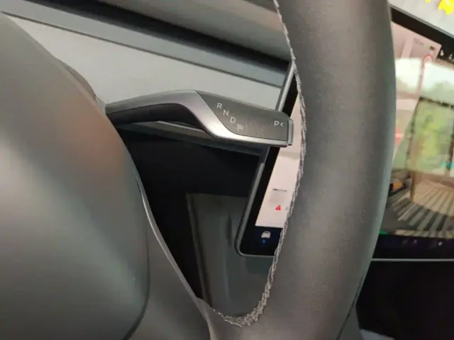 Tesla Model Y — Фото автомобиля 13