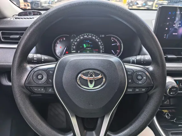 Toyota RAV4 — Фото автомобиля 10