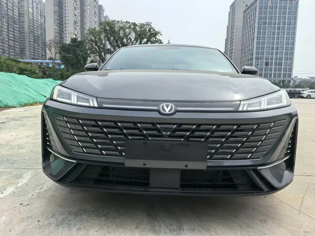 Changan Eado — Фото автомобиля 2