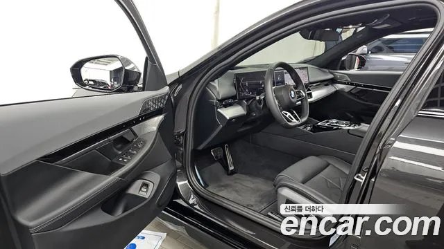 BMW 5-Series 5 серия (G60) 530i xDrive M Sport — Фото автомобиля 10
