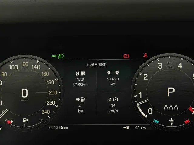 Land Rover Defender — Фото автомобиля 13