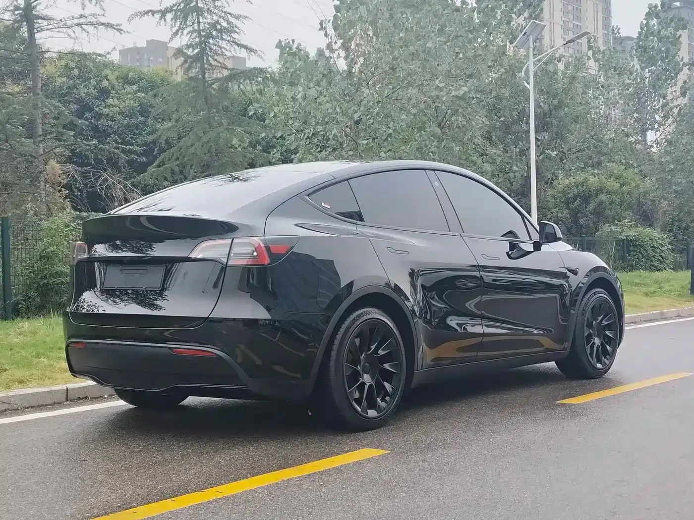 Tesla Model Y 2022 Facelift Rear-Wheel Drive Version — Фото автомобиля 11