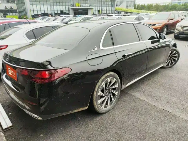 Mercedes-Benz E-Class — Фото автомобиля 6