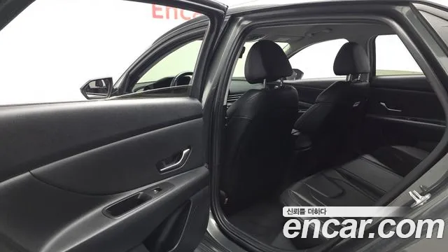 Hyundai AVANTE Avante (CN7) — Фото автомобиля 12