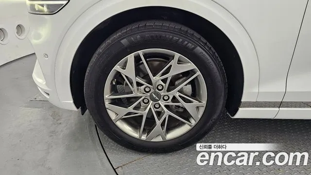 Genesis GV70 2.5T Бензин 2WD — Фото автомобиля 4
