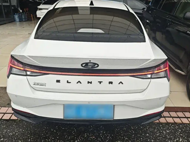 Hyundai Elantra — Фото автомобиля 5