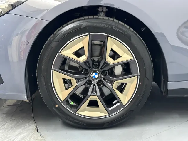 BMW 5 Series — Фото автомобиля 20