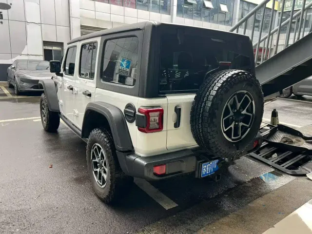 Jeep Wrangler — Фото автомобиля 5