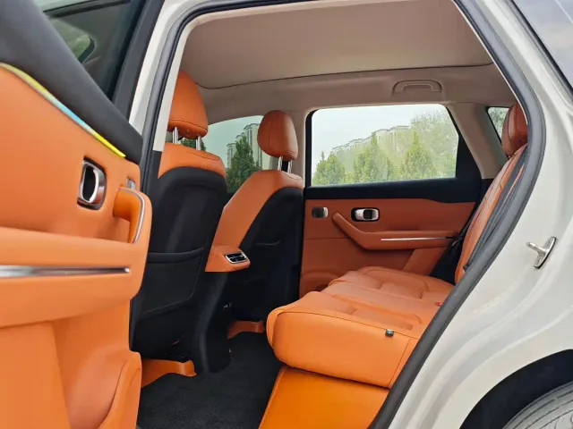 Leapmotor C10 — Фото автомобиля 4